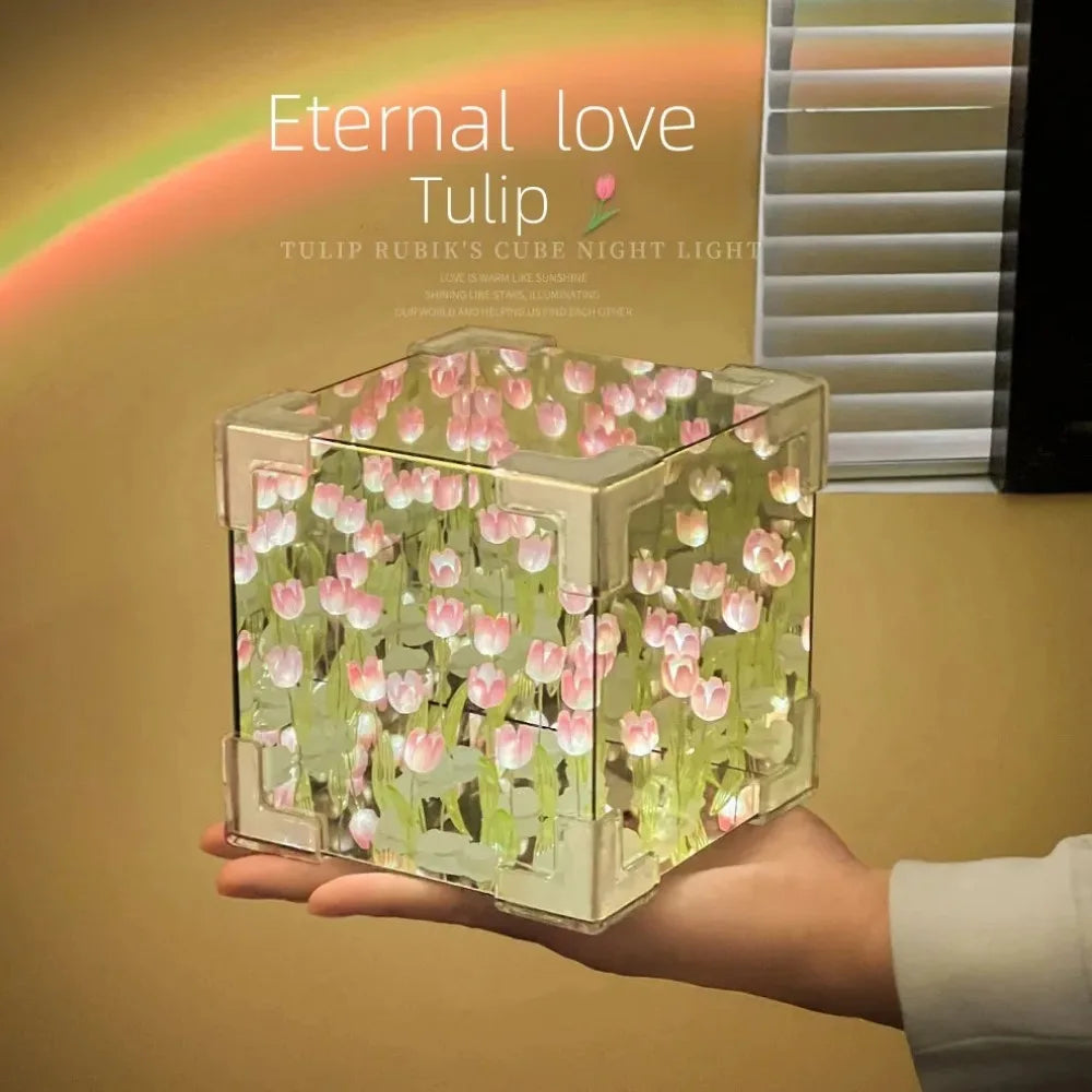 Cubo de Cristal Transparente con Tulipanes