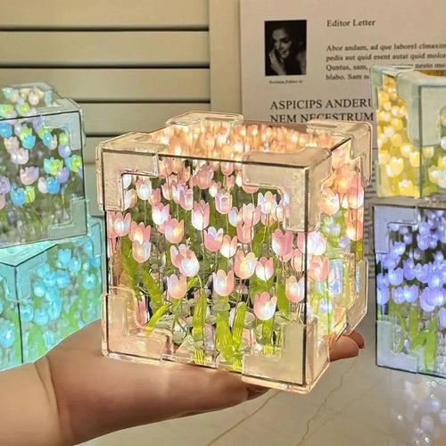 Cubo de Cristal Transparente con Tulipanes